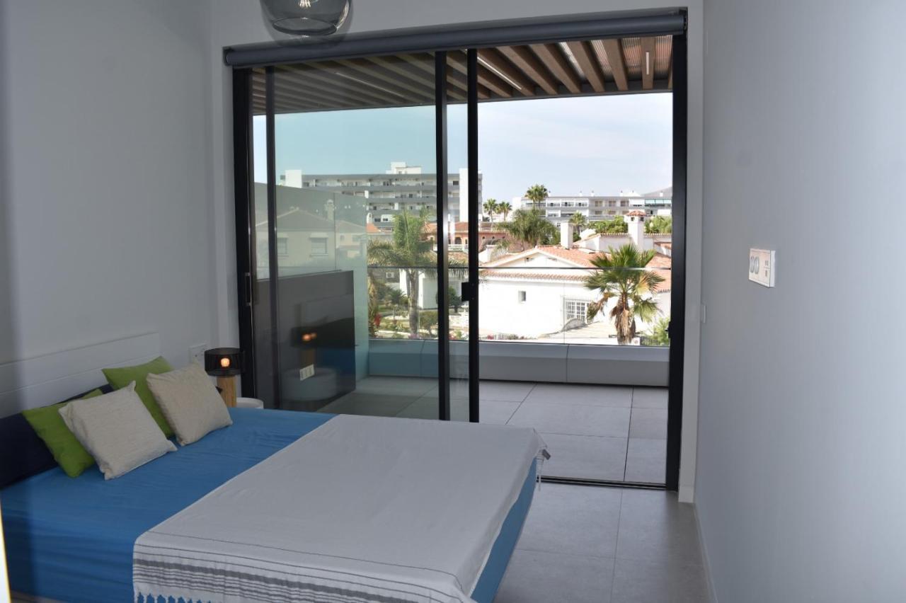 Luxury Complex Beachfront Apartment, Infinity Pool, Sauna, Gym And Large Terrace Torremolinos Extérieur photo