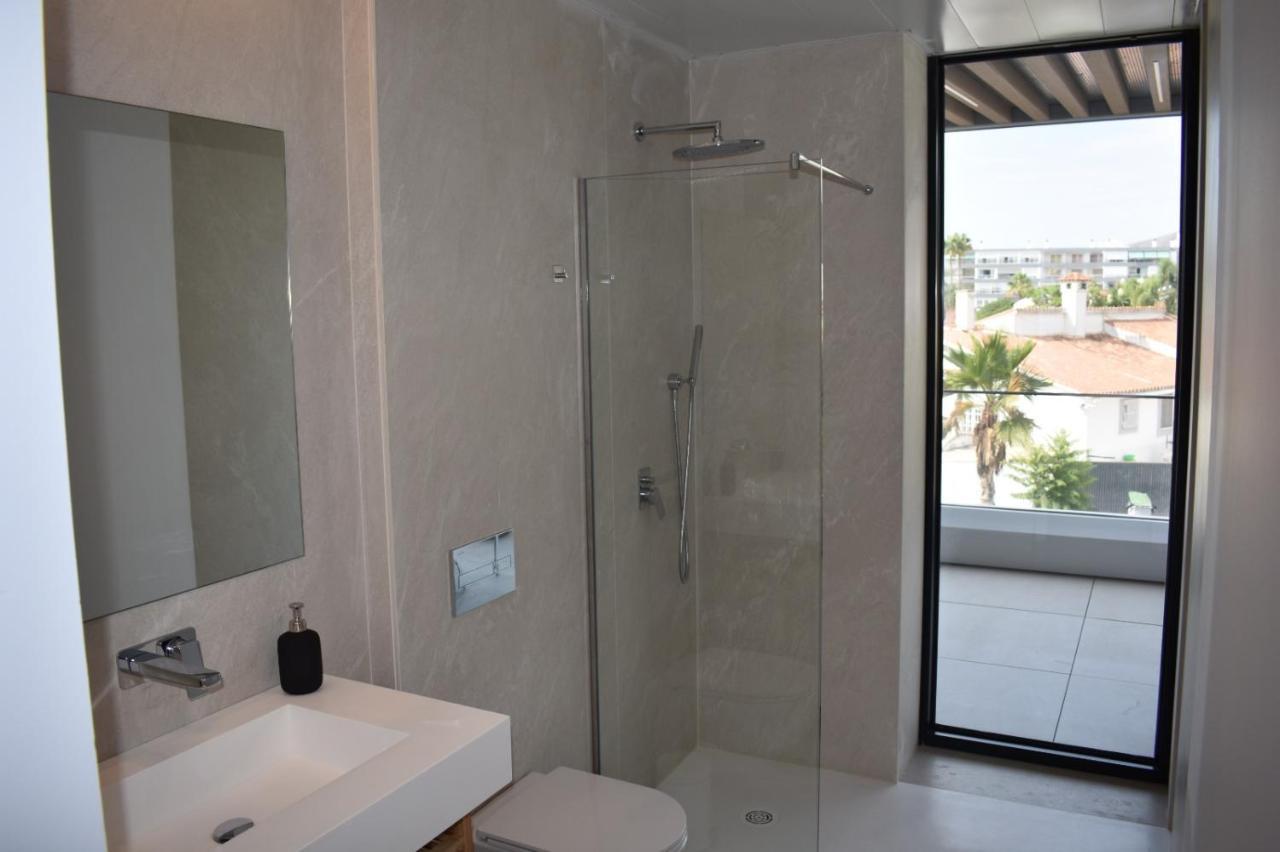 Luxury Complex Beachfront Apartment, Infinity Pool, Sauna, Gym And Large Terrace Torremolinos Extérieur photo