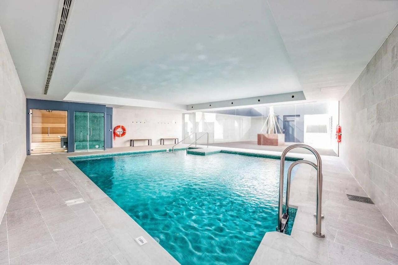 Luxury Complex Beachfront Apartment, Infinity Pool, Sauna, Gym And Large Terrace Torremolinos Extérieur photo